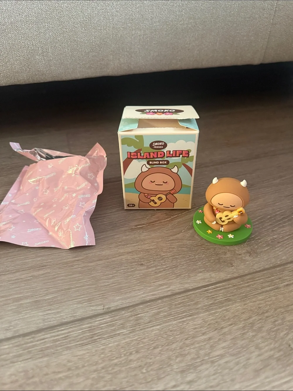 NWT Smoko Friends Island Life Blind Box - Serene Hank Yeti